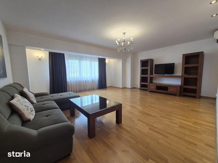 Apartament cu 3 camere în Centrul Civic
