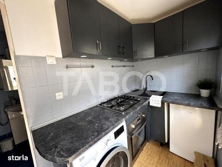 Apartament cu 4 camere semidecomandat, mobilat în Lazaret