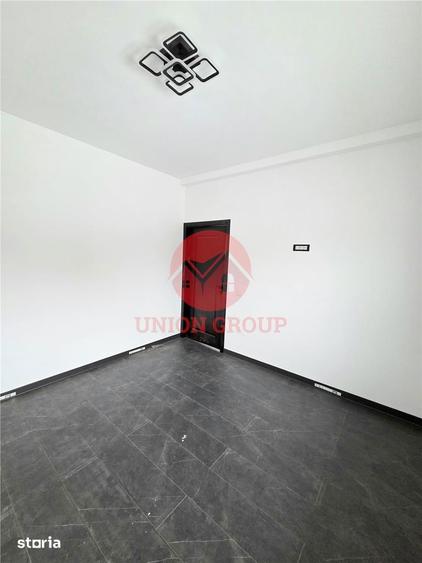 Casă cu 5 camere cu Teren 462 Mp în Lumina