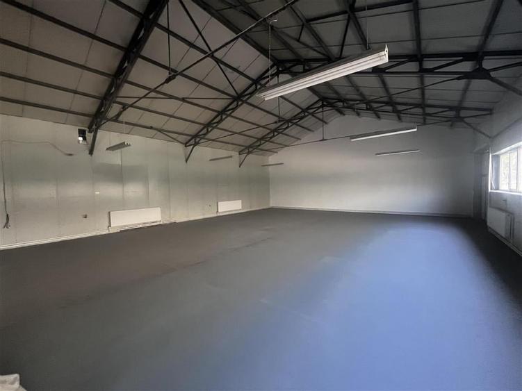 Spațiu industrial, de 400 mp, în B-dul București