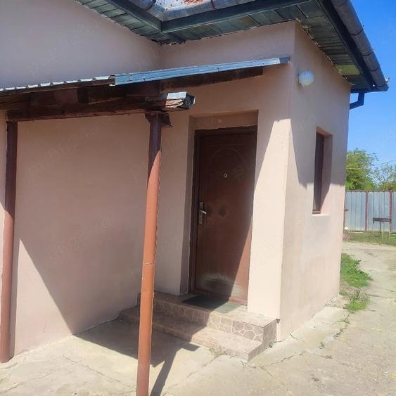 Casă cu 4 camere cu Teren 1450 Mp în Sacoșu Turcesc