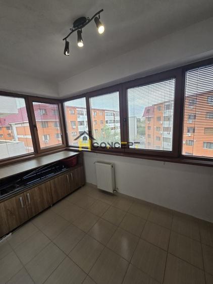Apartament cu 3 camere decomandat, mobilat în Central