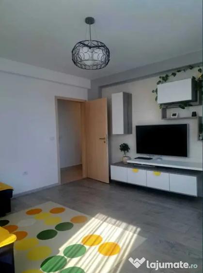 Apartament cu 3 camere decomandat, mobilat în Tractorul