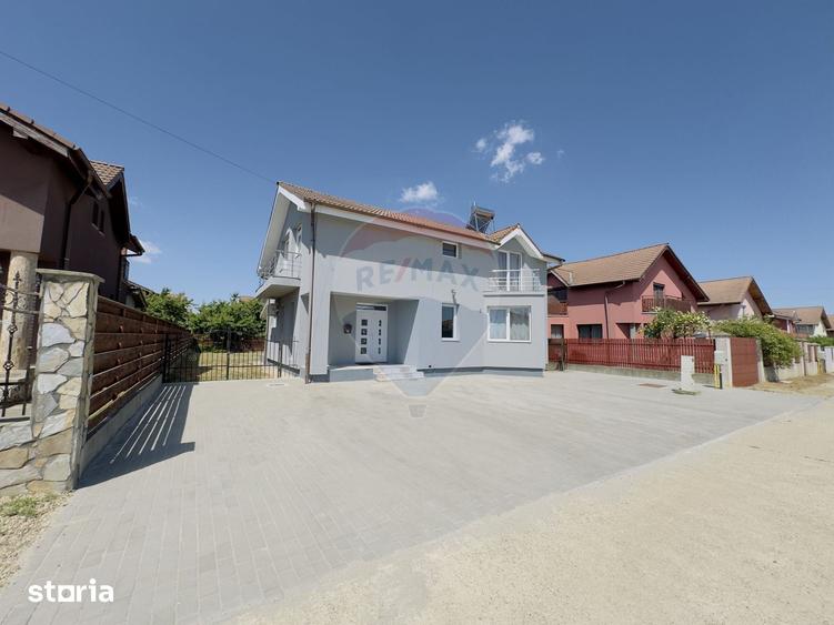 Casă cu 5 camere cu Teren 500 Mp în Paleu