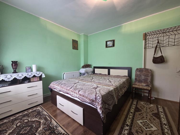 Apartament cu 3 camere semidecomandat în Micro 16