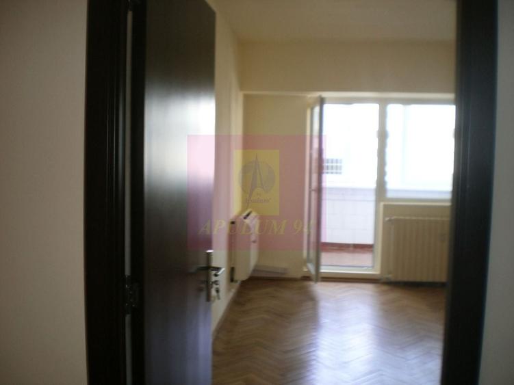 Apartament 3 camere pe bd Decebal stradal - 10