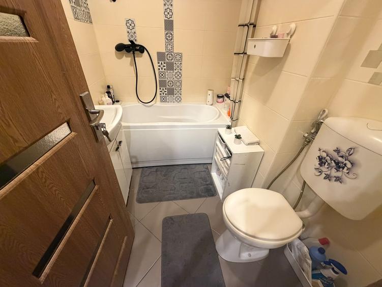 Apartament cu 2 camere decomandat în Titan