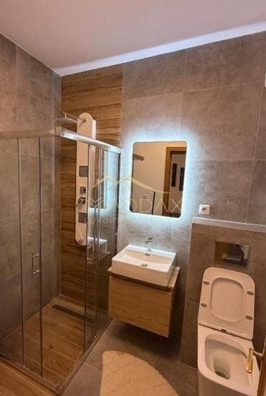 Apartament cu 4 camere semidecomandat, mobilat în Herăstrău