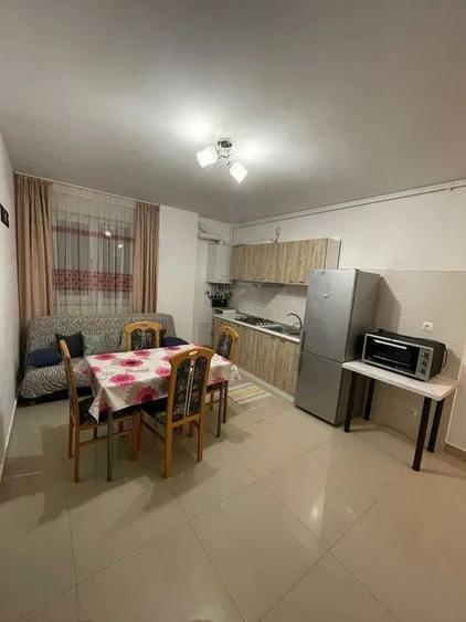 Apartament cu 3 camere semidecomandat, mobilat în Florești