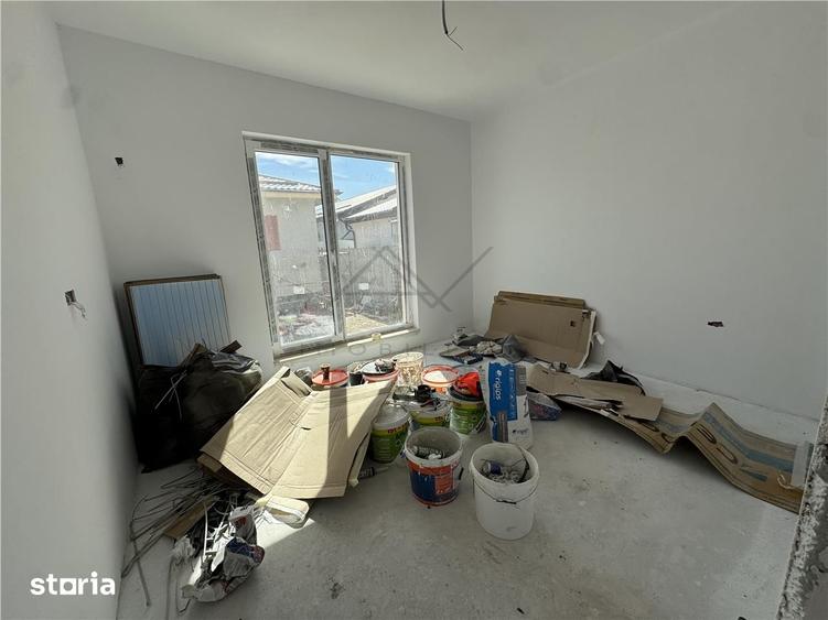 Casă cu 4 camere cu Teren 450 Mp în Domnești