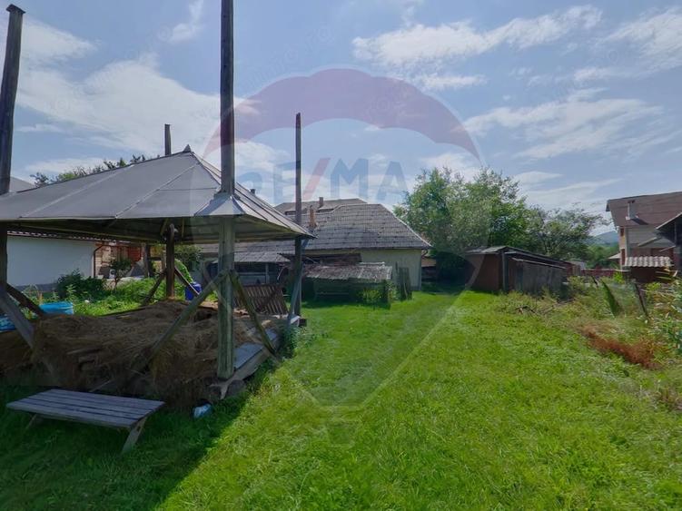 Casă cu 8 camere cu Teren 2694 Mp în Rona de Sus
