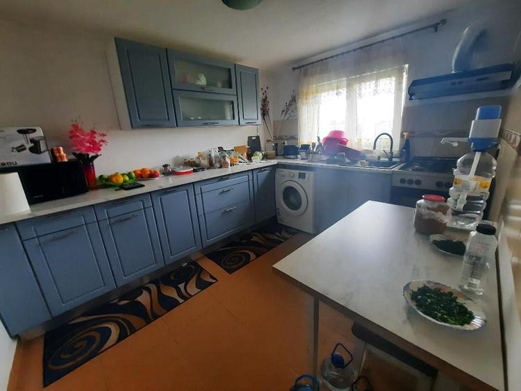 Casă individuală cu 8 camere cu Teren 928 Mp în Țegheș