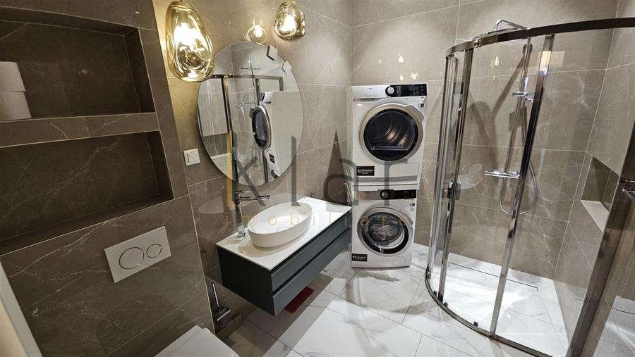 Apartament cu 3 camere semidecomandat, mobilat în Europa