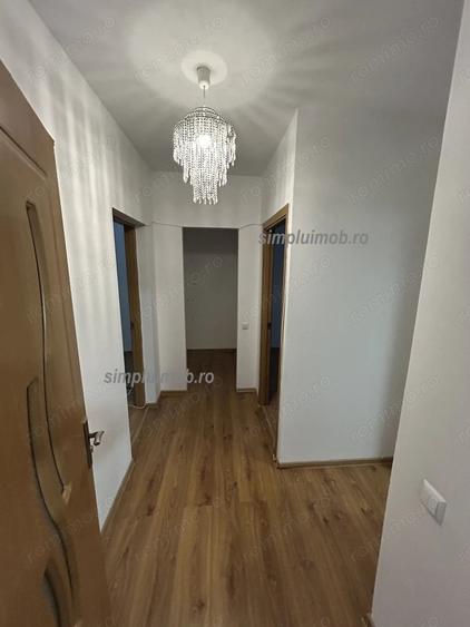 Apartament cu 3 camere semidecomandat în Iancului