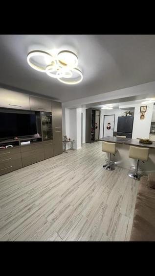 Apartament cu 3 camere decomandat, mobilat în Faleza Nord