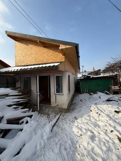 Casă individuală cu 3 camere cu Canalizare în Berceni