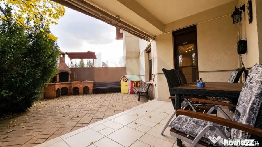 Casă cu 5 camere cu Teren 482 Mp în Sisești