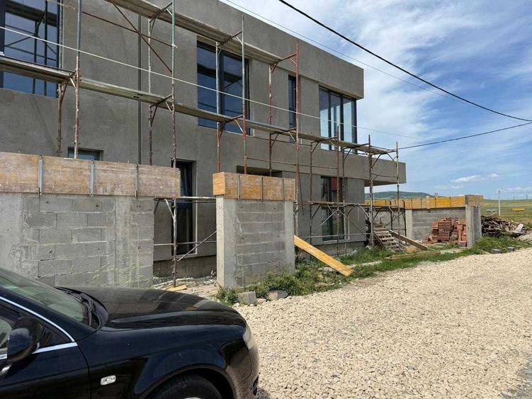 Casă cu 4 camere în Breznița-Ocol