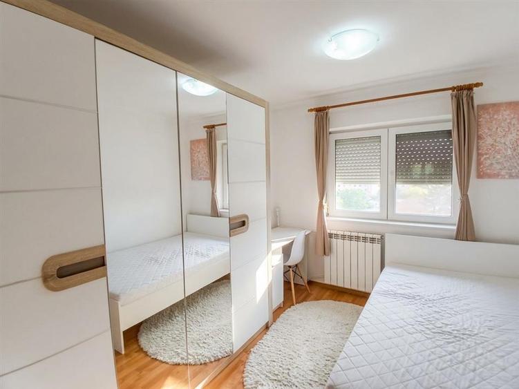 Apartament cu 3 camere decomandat în Centru Civic