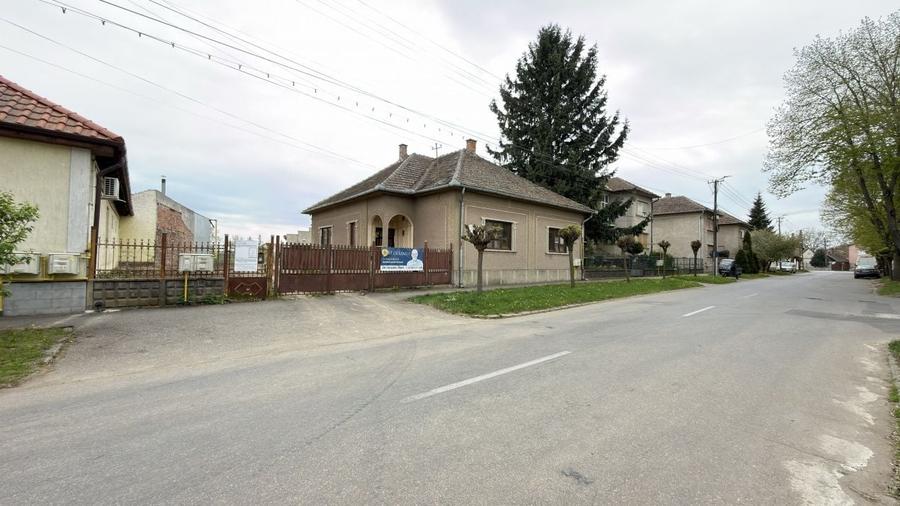 Casă individuală cu 4 camere cu Canalizare în Central