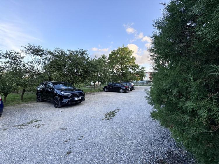 Hotel/Pensiune, de 1,380 mp, în Băltenii de Sus