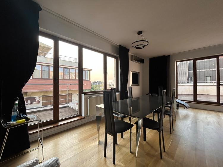 Penthouse cu 3 camere decomandat în Herăstrău