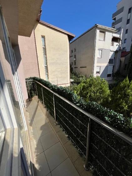 Apartament cu 3 camere semidecomandat în Unirii