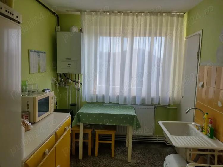 Apartament cu 4 camere decomandat în Săsar