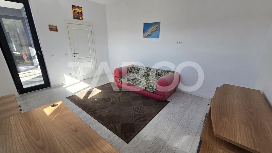 Apartament cu 3 camere decomandat, mobilat în Piața Cluj