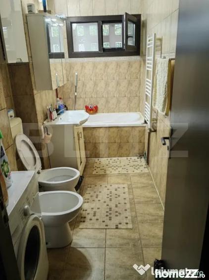 Apartament cu 3 camere semidecomandat în Central