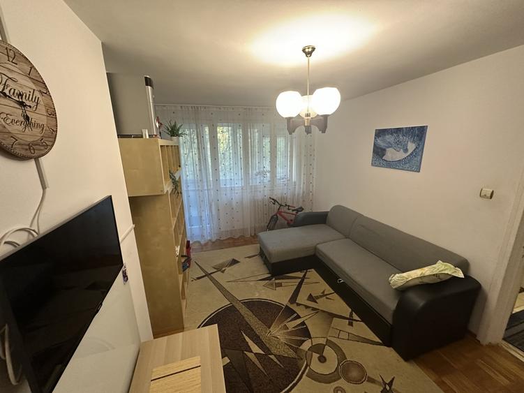 Apartament cu 3 camere decomandat, mobilat în Berceni