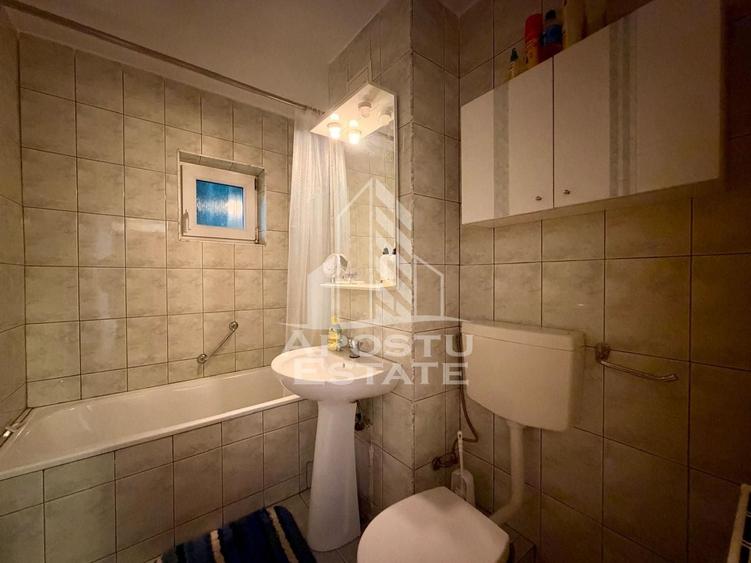 Apartament cu 3 camere decomandat, mobilat în Aradului