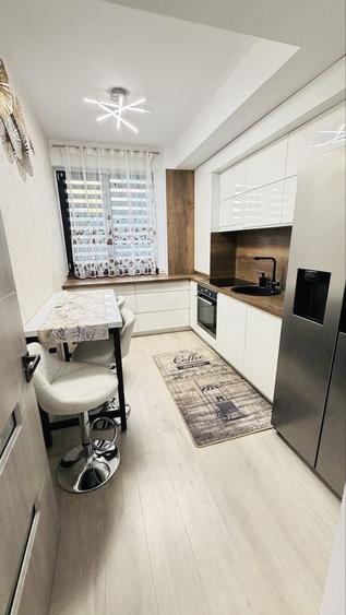 Apartament cu 3 camere decomandat în Bariera Vâlcii