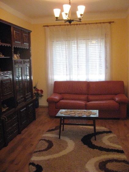 Casă individuală cu 5 camere cu Teren 1440 Mp în Central