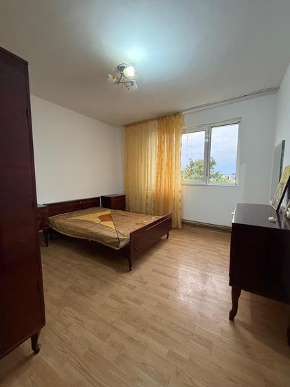 Apartament cu 3 camere decomandat în Micro 13