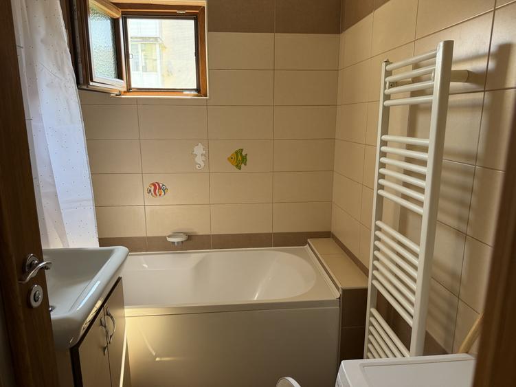 Apartament cu 2 camere decomandat, mobilat în Valea Aurie