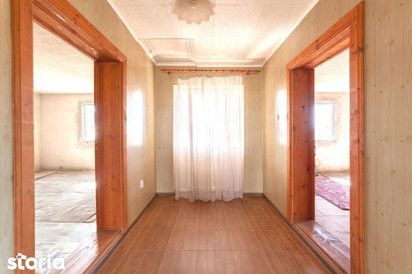 Casă cu 5 camere cu Garaj în Coșești