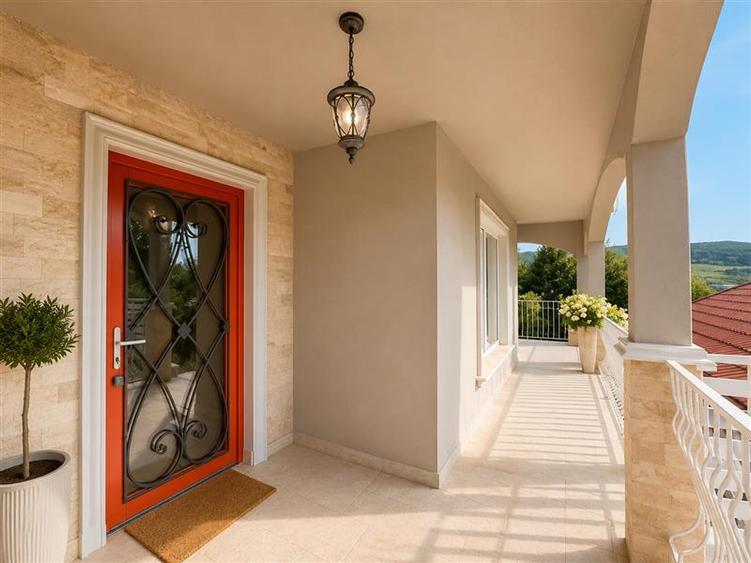 Casă individuală cu 7 camere cu Piscina în Exterior Est