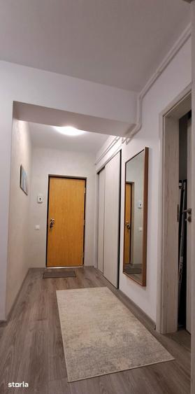Apartament cu 2 camere decomandat în Tractorul