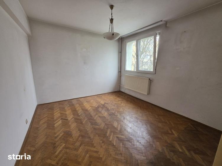 Apartament cu 4 camere semidecomandat în Sălăjan