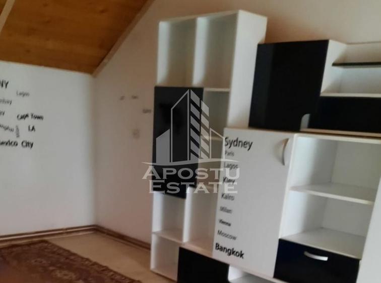 Casă individuală cu 5 camere cu Canalizare în Ghiroda