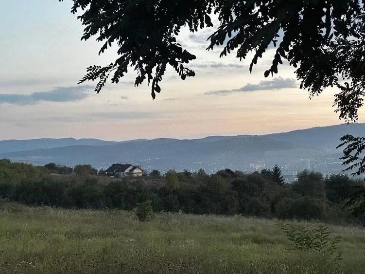 Teren de 3000 mp, în Central