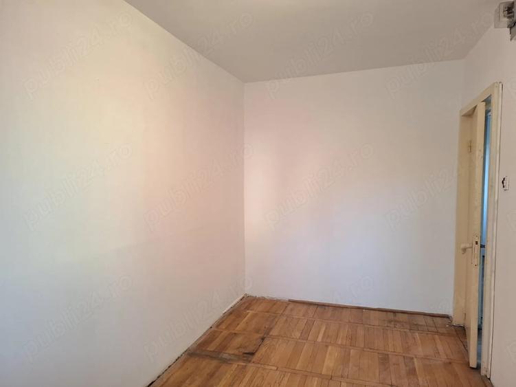 Apartament cu 3 camere semidecomandat în Girocului