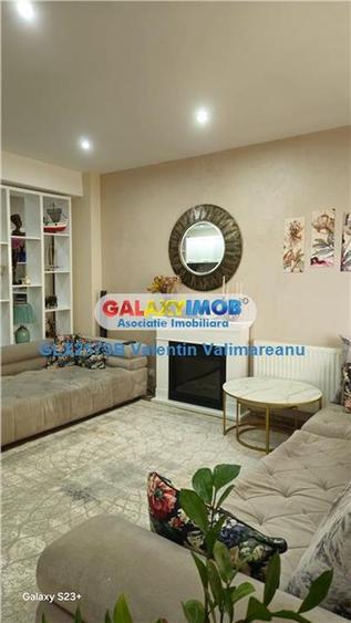 Apartament cu 3 camere decomandat, mobilat în Est