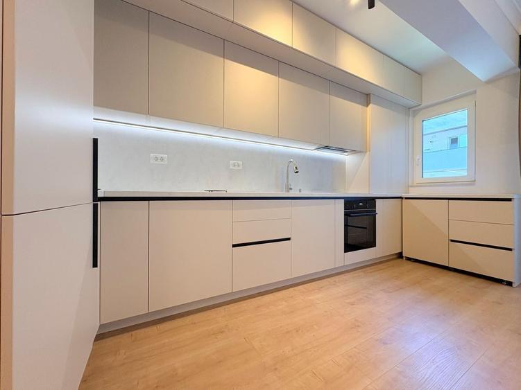 Apartament cu 3 camere decomandat, mobilat în Aradului