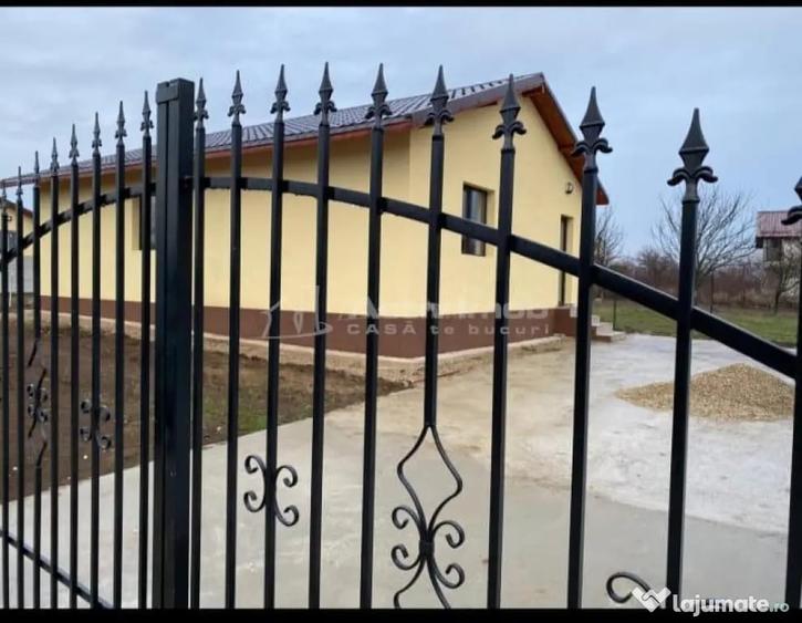 Casă cu 3 camere cu Teren 400 Mp în Central