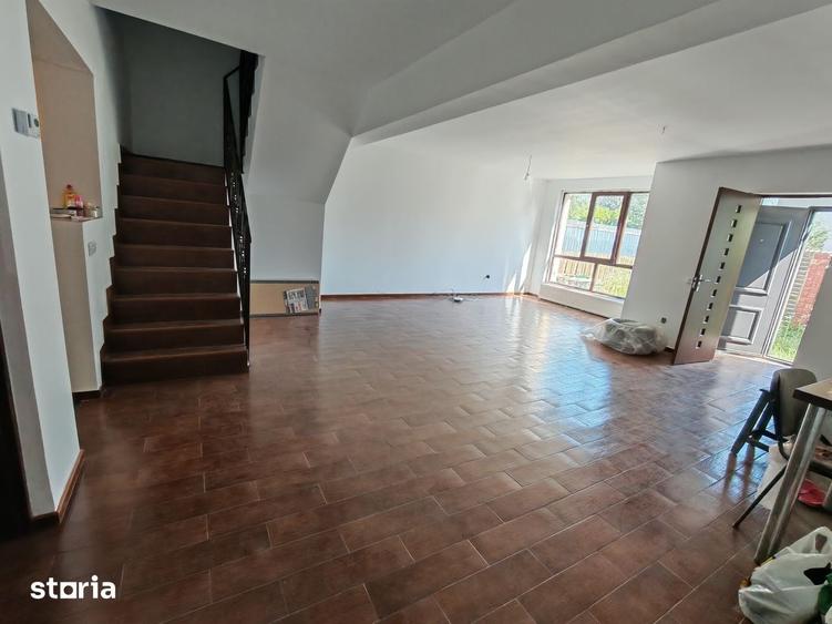 Casă cu 4 camere cu Teren 130 Mp în Central