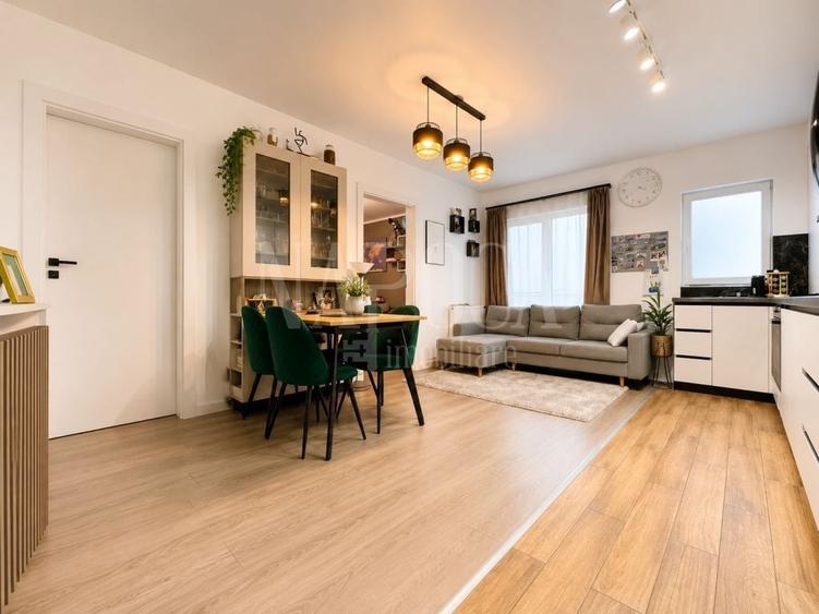 Apartament cu 3 camere semidecomandat în Florești