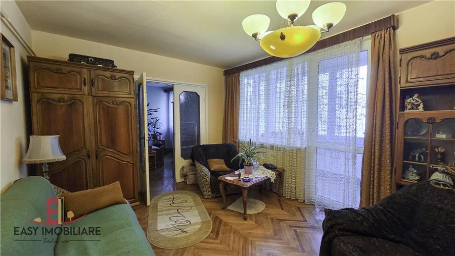 Apartament cu 3 camere decomandat în Tudor