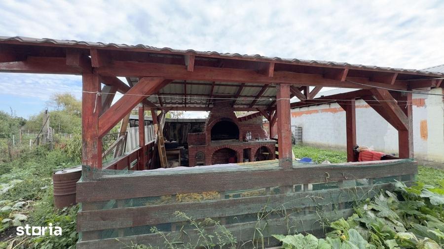 Casă cu 3 camere cu Teren 3263 Mp în Central